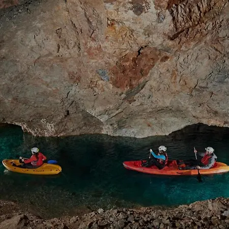 Apartment Crjanski Raj *